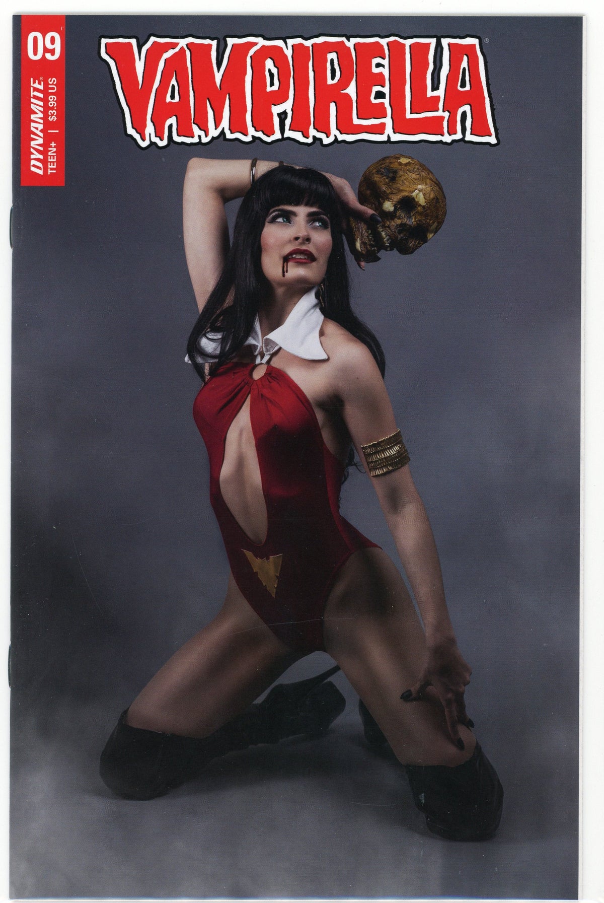 VAMPIRELLA #9 NM SEXY PHOTO COVER TERRIFYING